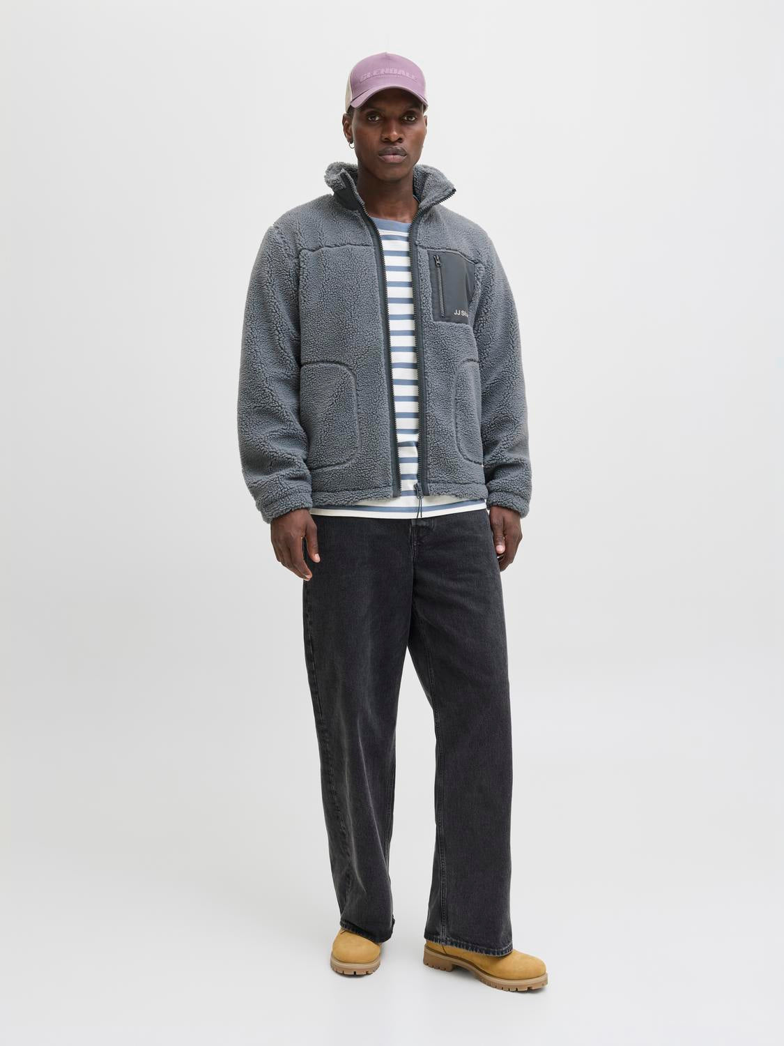 model_shot-front_full